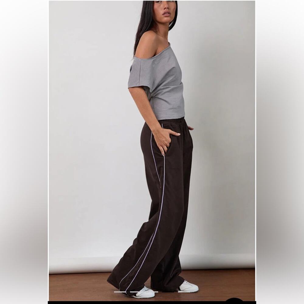 Benton Jogger In Bitter Chocolate With Violet Binding Sweatpants XS MSRP $90 - Picture 3 of 5